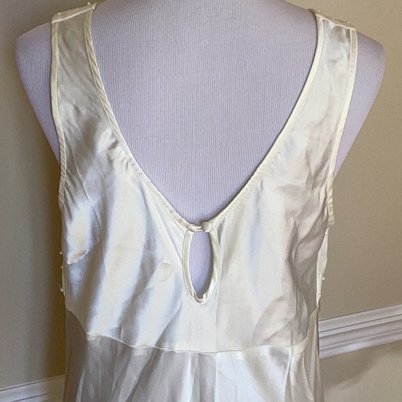 Victoria’s Secret ivory long sleeveless gown with seed pearls on bodice … - Picture 4 of 14